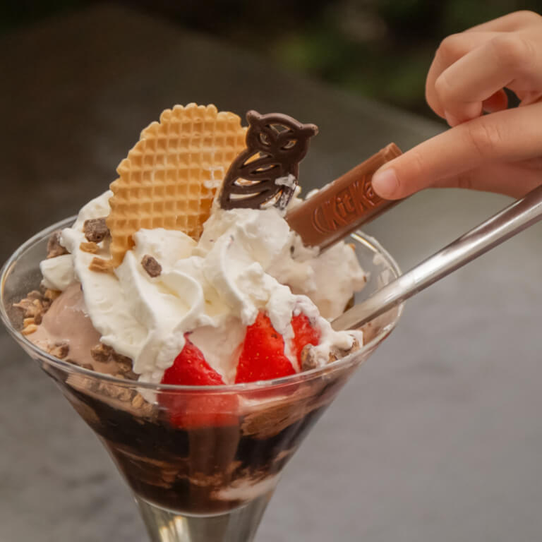 Deser made with KitKat® - W pucharku - Lody - Zdjęcie 1