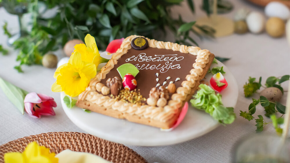 Sernik czy mazurek? Jak ułożyć menu deserowe dla gości w różnym wieku